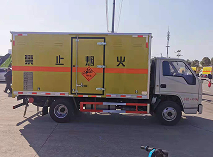 齐干却勒街道爆破器材运输车工人安全操作规范与智能技术保障